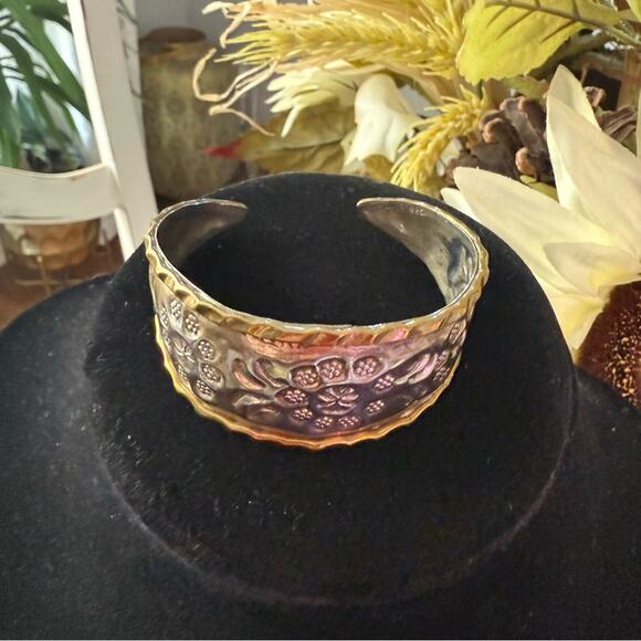 925 Sterling Silver Mexico Etched Flowers Cuff Bracelet - Picture 2 of 13